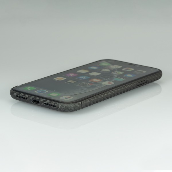 Carbon Cover iPhone XR avec Logo Window